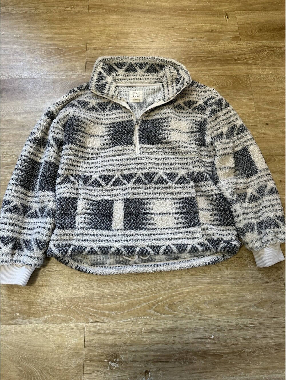 Billabong women’s sherpa full-zip Pullover Aztec print soft and cozy Medium M